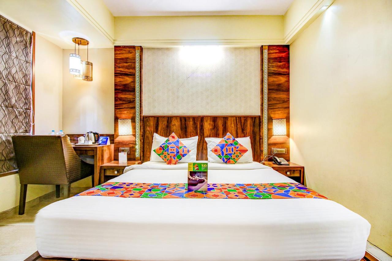 Hotel Crawford Inn Мумбаи Экстерьер фото