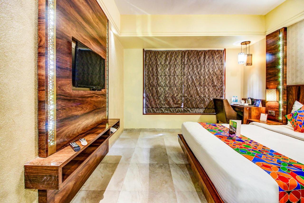 Hotel Crawford Inn Мумбаи Экстерьер фото