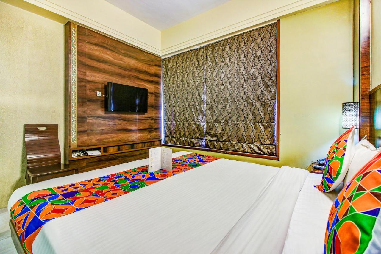 Hotel Crawford Inn Мумбаи Экстерьер фото