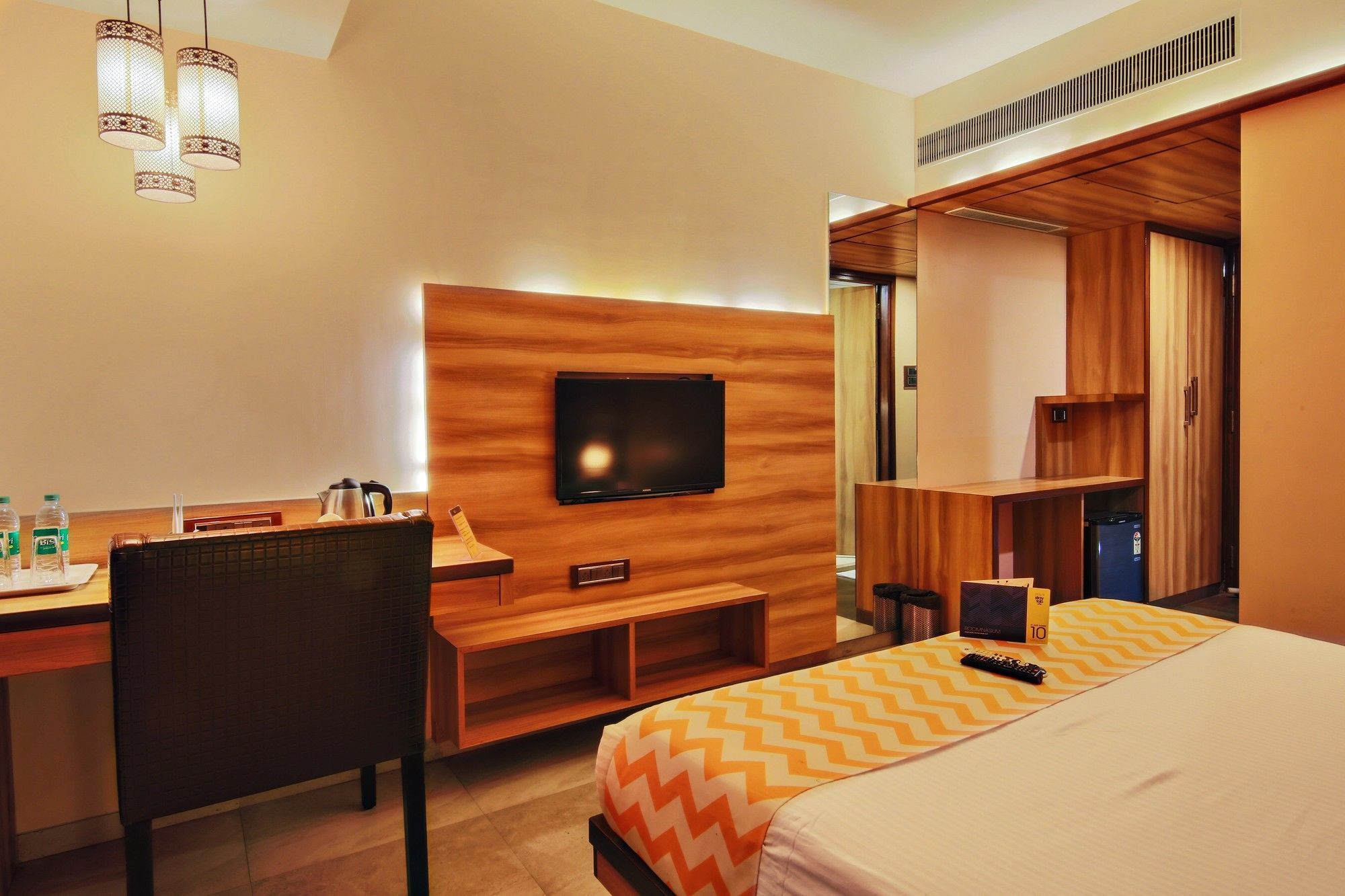 Hotel Crawford Inn Мумбаи Экстерьер фото