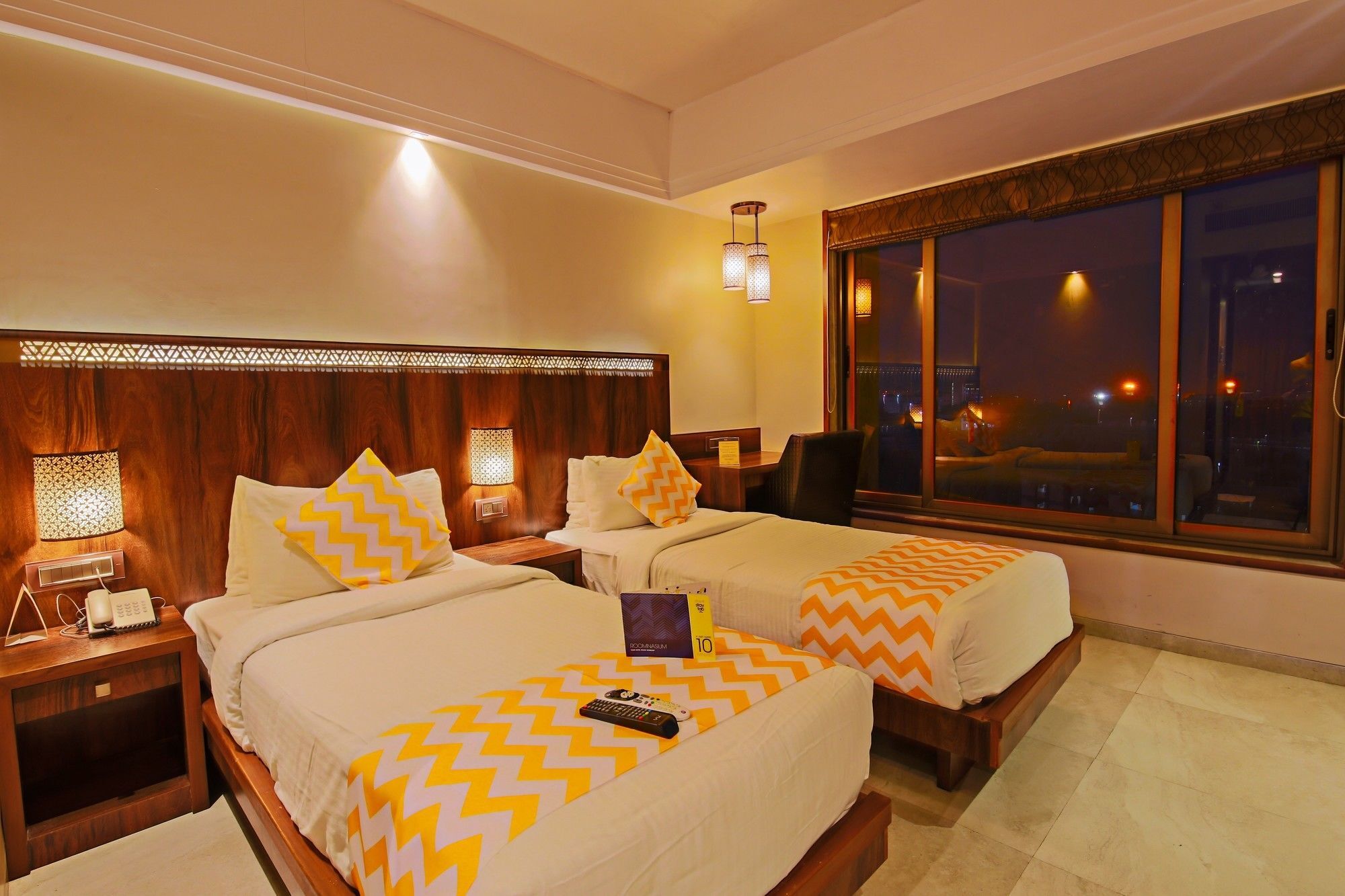 Hotel Crawford Inn Мумбаи Экстерьер фото